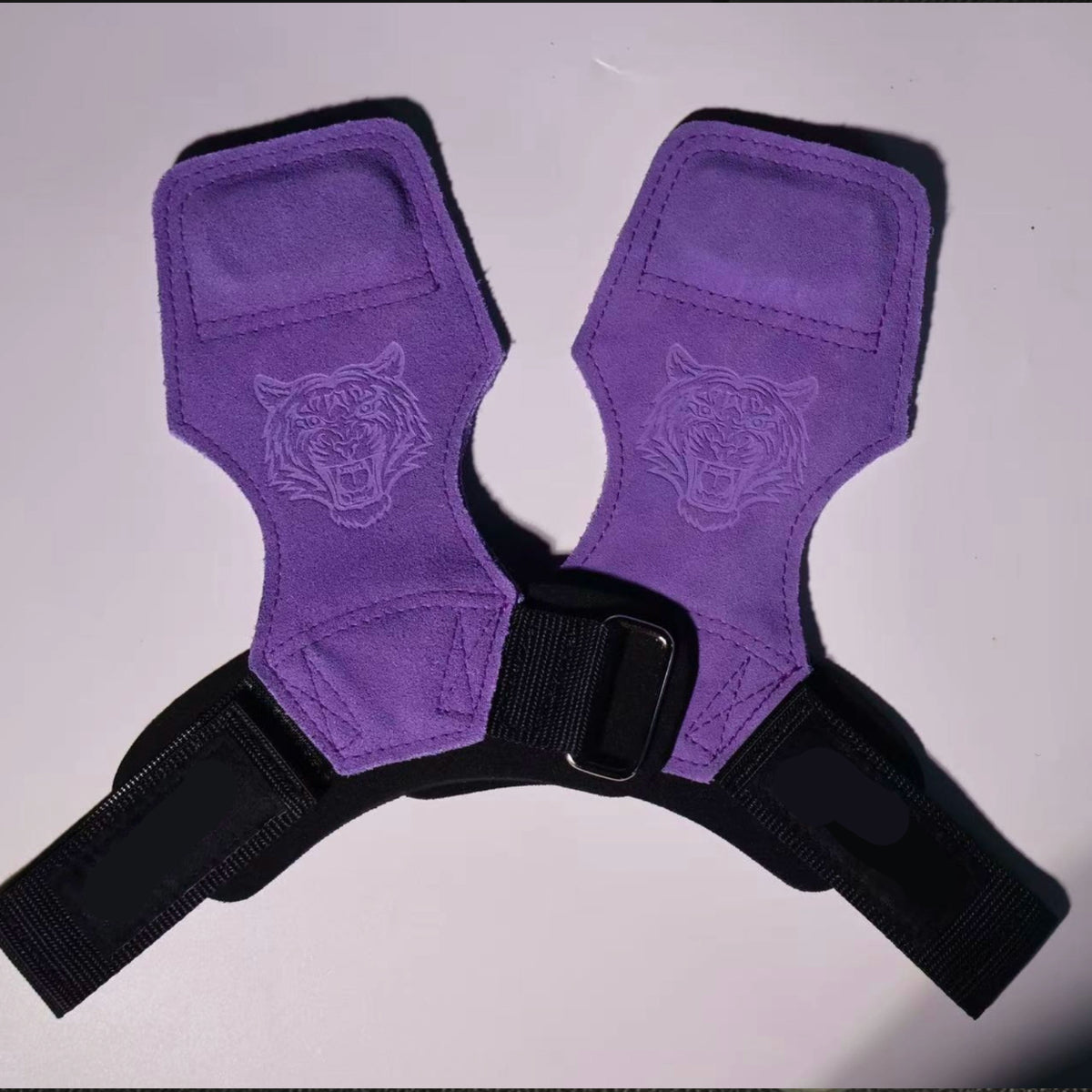 Custom tiger-pattern gym gloves for private-label fitness brands